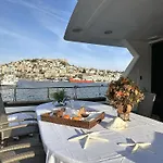 Majesty Yacht Hotel na wodzie Kawala