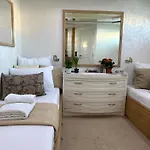 Hotel na wodzie Majesty Yacht *