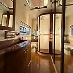 Hotel na wodzie Majesty Yacht *