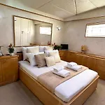 Majesty Yacht Hotel na wodzie Kawala
