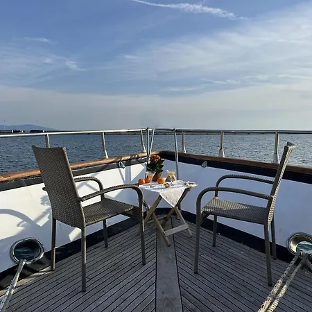 Exclusive Yacht - Sea & Old Town Views - Prime Location *