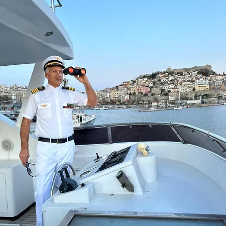 Majesty Yacht Båthotell *