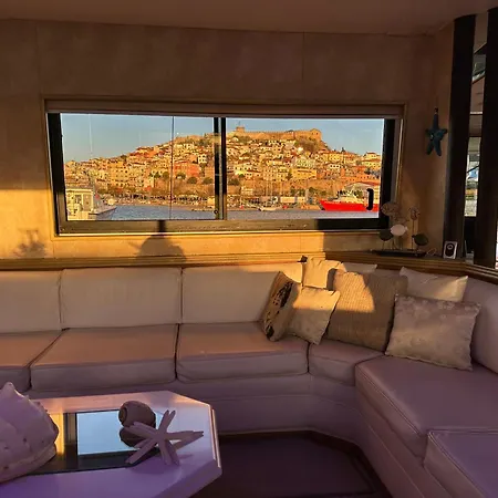 Exclusive Yacht - Sea & Old Town Views - Prime Location Kavala