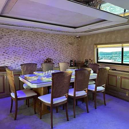Majesty Yacht