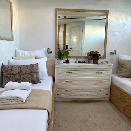 Botel Exclusive Yacht - Sea & Old Town Views - Prime Location *