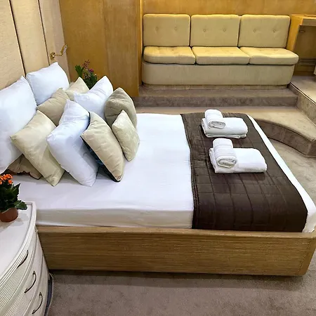 Båthotell Majesty Yacht *