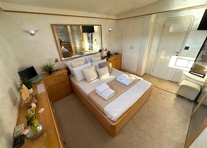 Exclusive Yacht - Sea & Old Town Views - Prime Location * Kavala