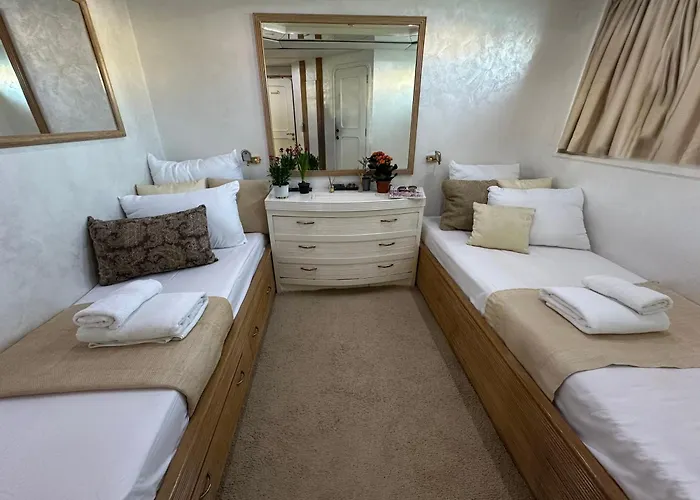 Exclusive Yacht - Sea & Old Town Views - Prime Location Kavala
