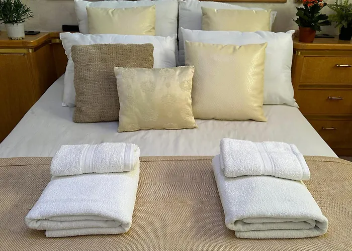 Exclusive Yacht - Sea & Old Town Views - Prime Location