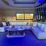 Majesty Yacht Ботель Кавала