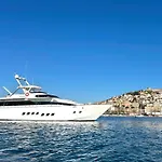 Majesty Yacht Ботель