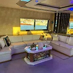 Ботель Majesty Yacht *
