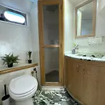 Majesty Yacht Ботель Кавала