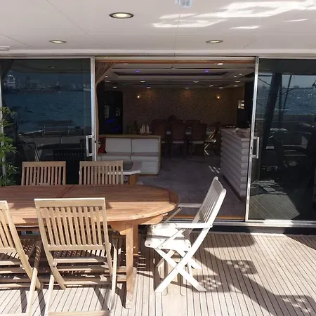 Exclusive Yacht - Sea & Old Town Views - Prime Location *