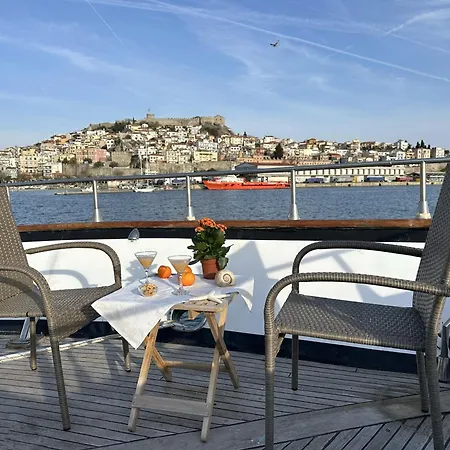 Exclusive Yacht - Sea & Old Town Views - Prime Location بوتيل