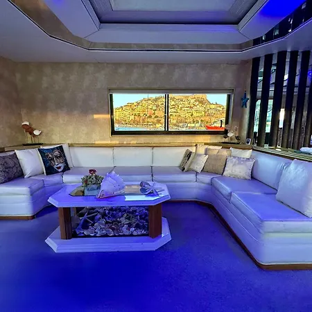 Exclusive Yacht - Sea & Old Town Views - Prime Location بوتيل كافالا