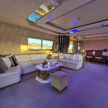 Exclusive Yacht - Sea & Old Town Views - Prime Location *
