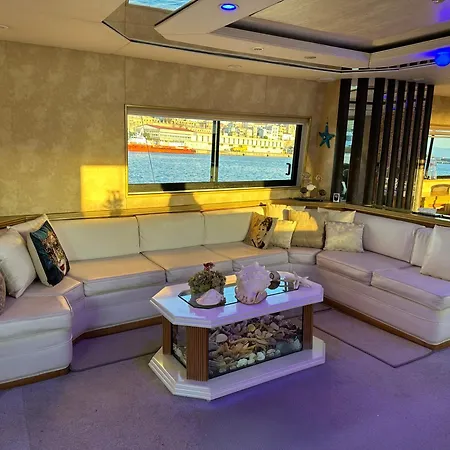 Botel Exclusive Yacht - Sea & Old Town Views - Prime Location *