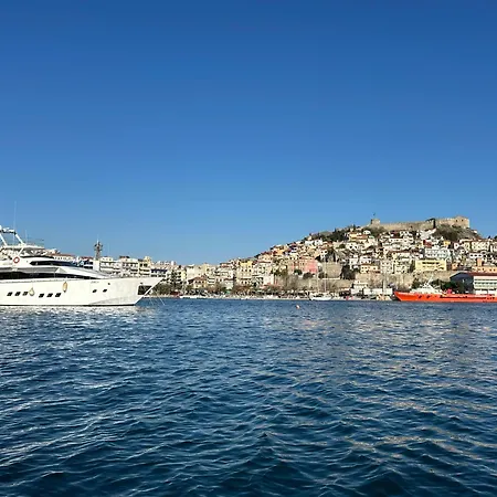Majesty Yacht Hotel en barco Kavala
