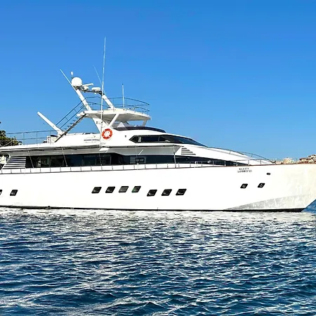 Hotel en barco Majesty Yacht Kavala