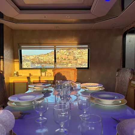 Exclusive Yacht - Sea & Old Town Views - Prime Location كافالا