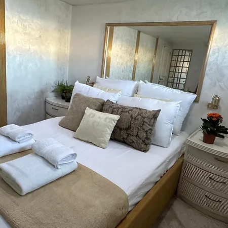 Exclusive Yacht - Sea & Old Town Views - Prime Location
