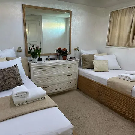 Exclusive Yacht - Sea & Old Town Views - Prime Location