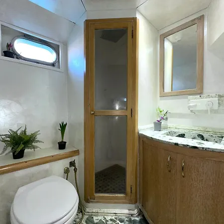 بوتيل Exclusive Yacht - Sea & Old Town Views - Prime Location