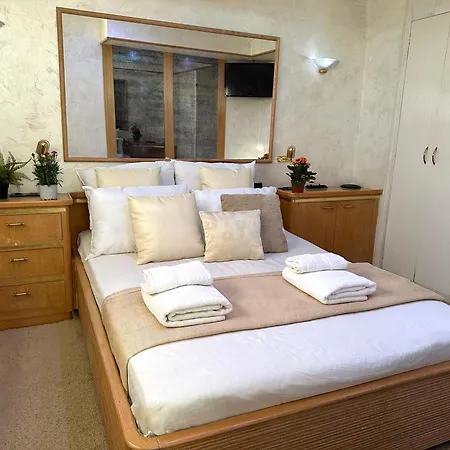 Exclusive Yacht - Sea & Old Town Views - Prime Location