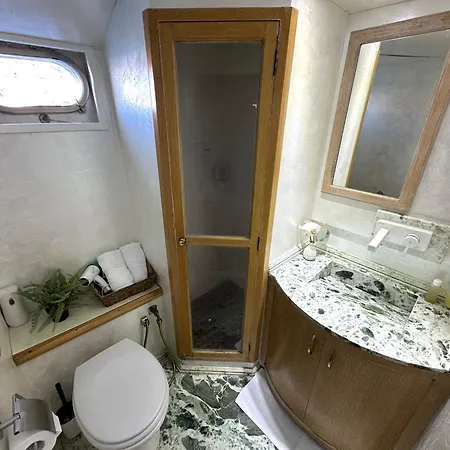 بوتيل Exclusive Yacht - Sea & Old Town Views - Prime Location