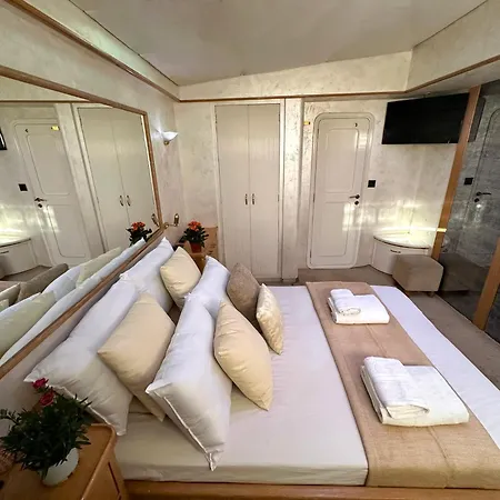بوتيل Exclusive Yacht - Sea & Old Town Views - Prime Location كافالا