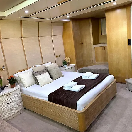 Exclusive Yacht - Sea & Old Town Views - Prime Location كافالا