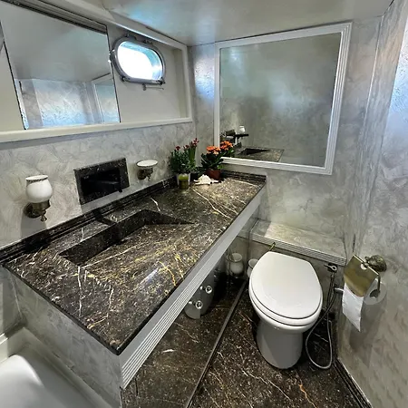 Exclusive Yacht - Sea & Old Town Views - Prime Location