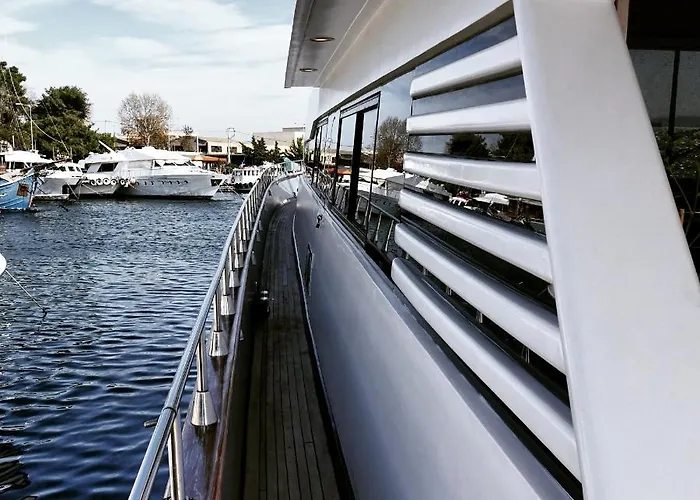 Exclusive Yacht - Sea & Old Town Views - Prime Location Kavala