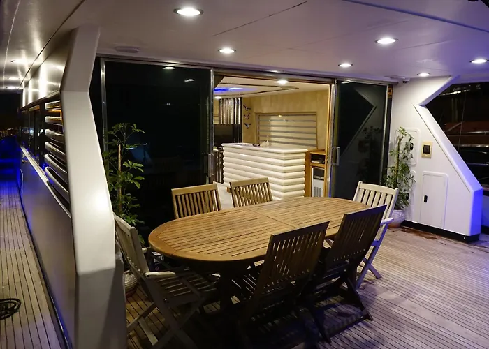 Exclusive Yacht - Sea & Old Town Views - Prime Location Botel