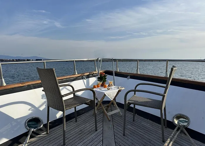 Exclusive Yacht - Sea & Old Town Views - Prime Location *