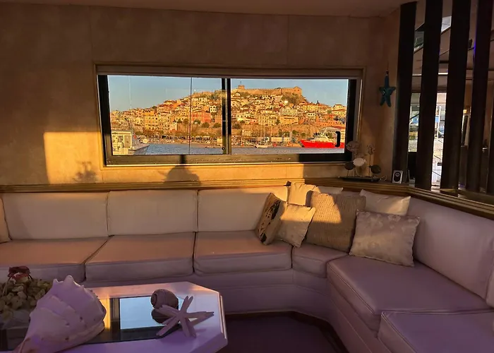 Exclusive Yacht - Sea & Old Town Views - Prime Location Kavala
