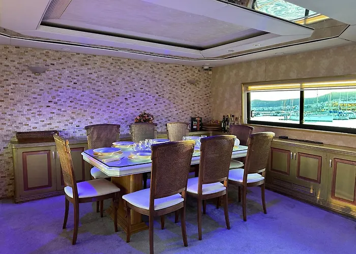 Exclusive Yacht - Sea & Old Town Views - Prime Location