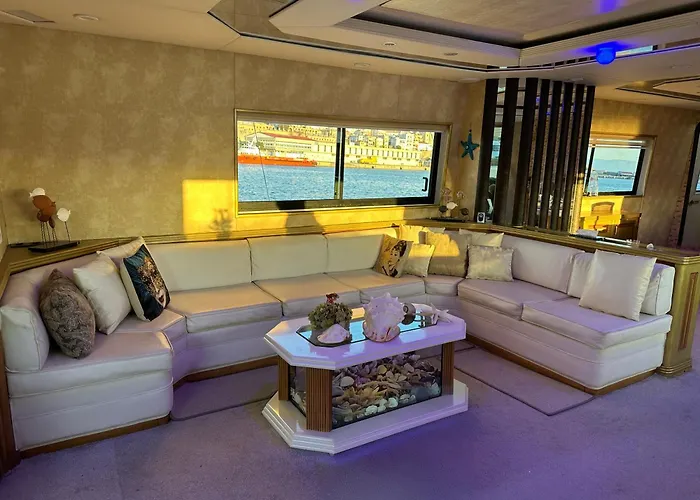 Botel Exclusive Yacht - Sea & Old Town Views - Prime Location *