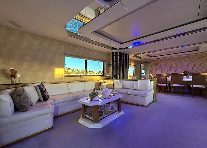 Exclusive Yacht - Sea & Old Town Views - Prime Location * Kavala