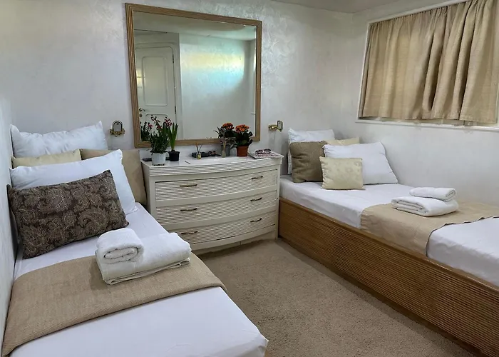 Exclusive Yacht - Sea & Old Town Views - Prime Location