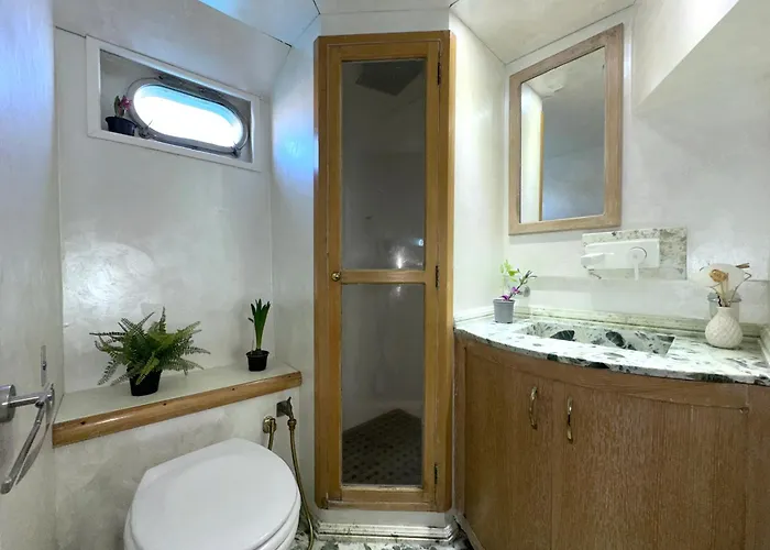 Botel Exclusive Yacht - Sea & Old Town Views - Prime Location