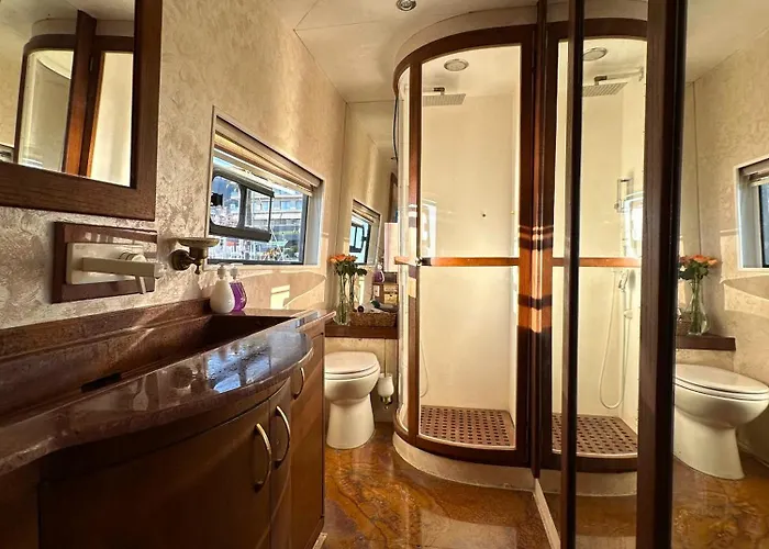 Botel Exclusive Yacht - Sea & Old Town Views - Prime Location *