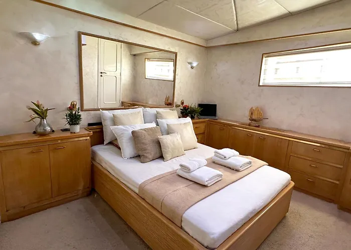 Exclusive Yacht - Sea & Old Town Views - Prime Location Botel Kavala