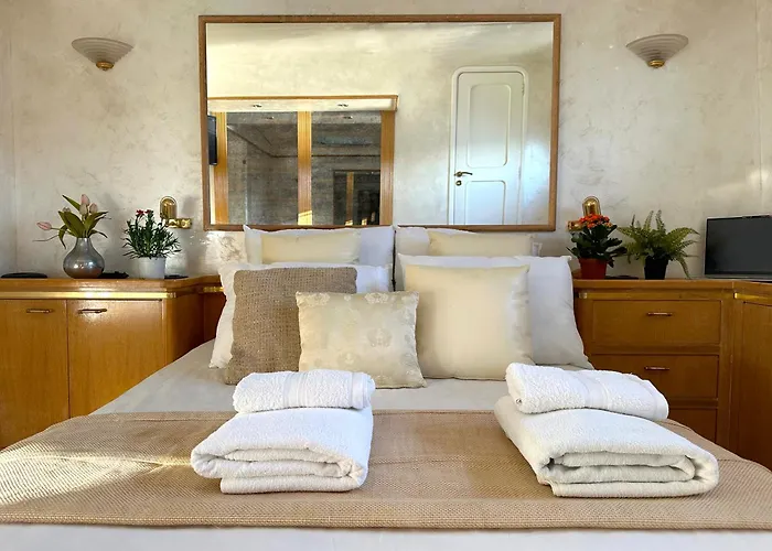 Exclusive Yacht - Sea & Old Town Views - Prime Location * Kavala