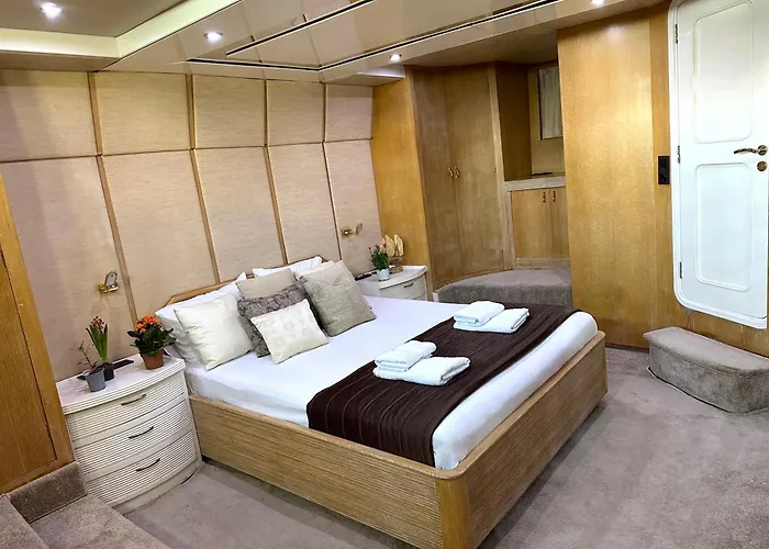 Exclusive Yacht - Sea & Old Town Views - Prime Location Kavala